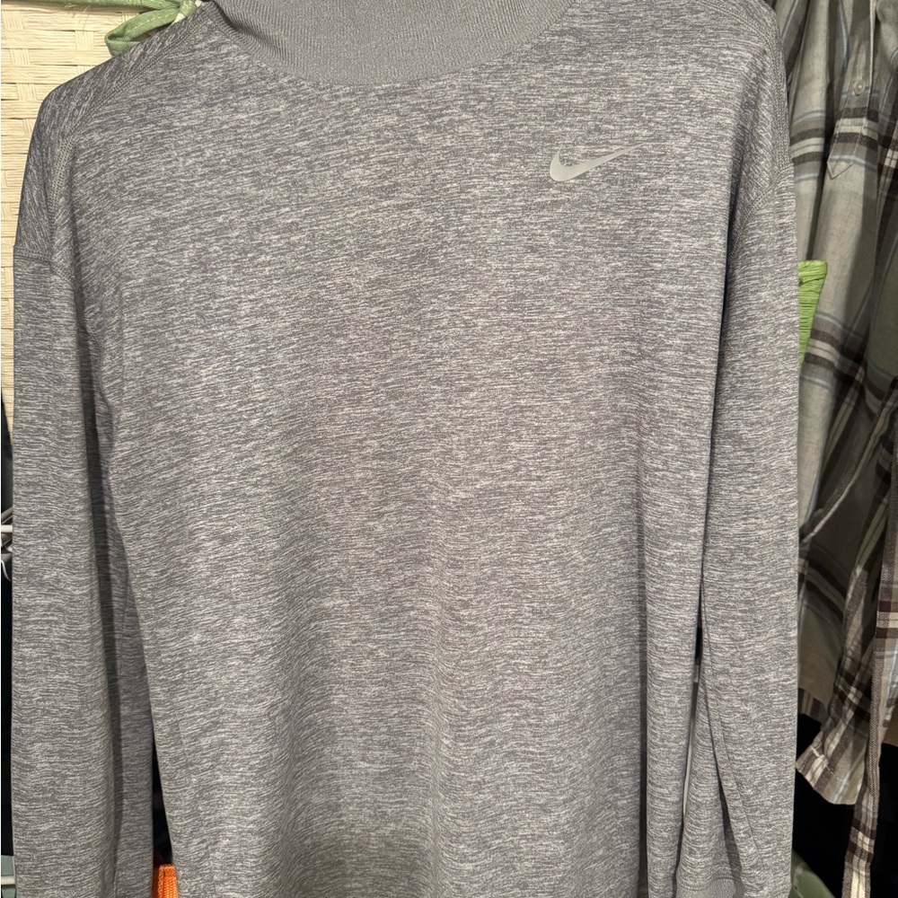 Nike Women’s Light Gray DRI FIT shirt